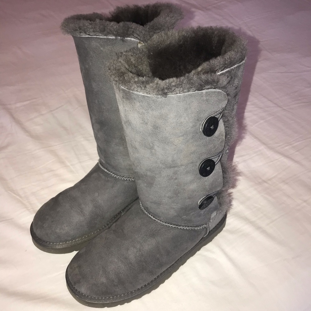 UGG Women’s Bailey Button Boot, Size 6 - Picture 2 of 4